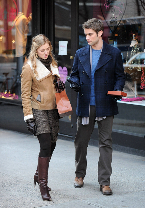 Nate-Gossip-Girl-Behind-the-Scenes-January-11-2012-nate-archibald-30767560-491-706